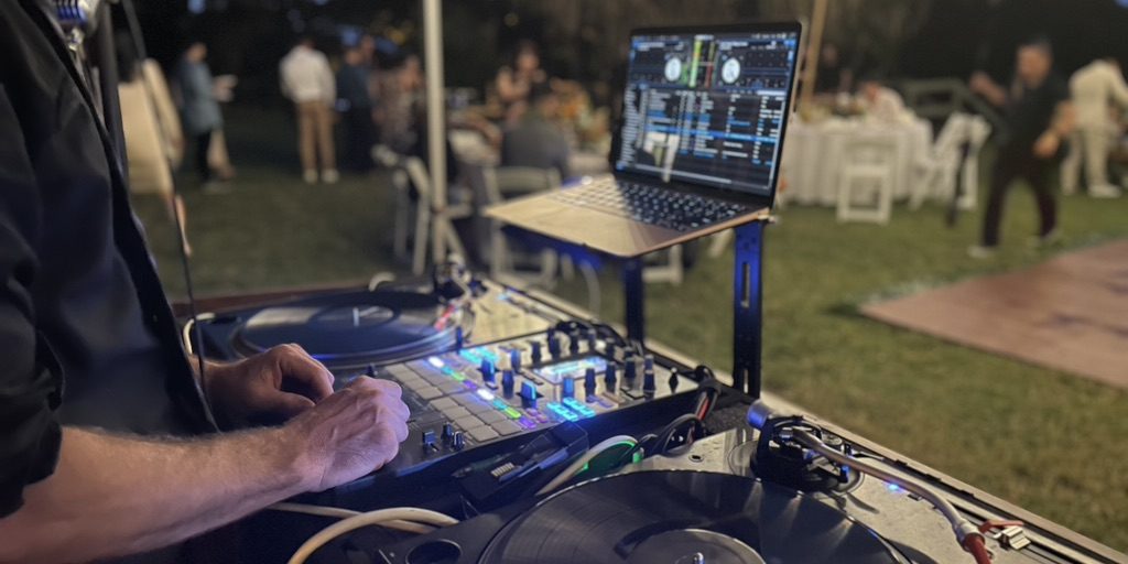 cocktail-hour-dj-kualoa-ranch